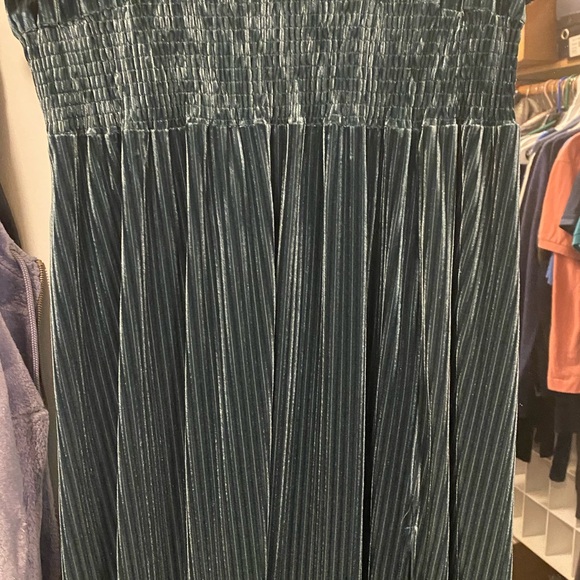 New Large green velvet king dress women’s - Picture 4 of 4